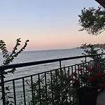 Δωμάτια σε οικογενειακή κατοικία Desire Κορινός